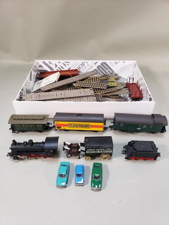 094 - 331 Box of Fleischmann model trains and tracks,.jpg