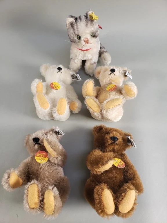 042 - Lot 309 - Group of Steiff original Teddybärs.jpg