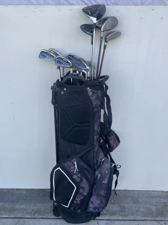 117 - Lot 342h - Mixed golf clubs with bag.jpg