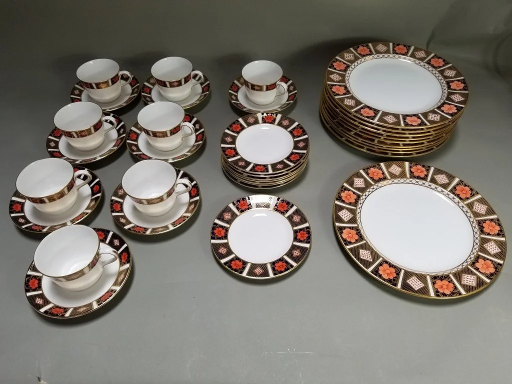 004_Rank_004_Lot_230_Royal_Crown_Derby_fine_bone_china_with.jpg