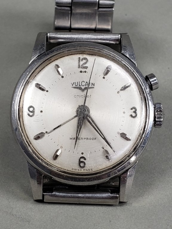 031_Lot_71_Vintage_Vulcain_Cricket_33mm_wristwatch.jpg
