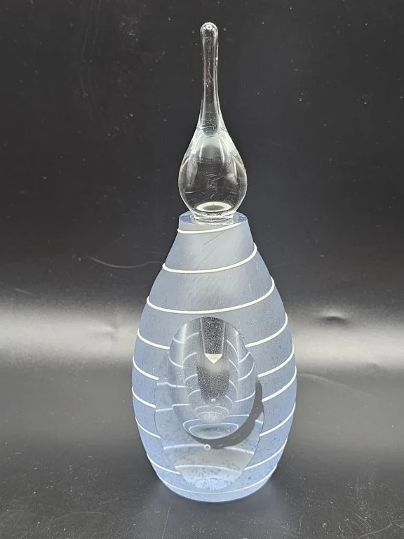 186 - Lot 535h - Hand-blown blue and white threaded art glass.jpg