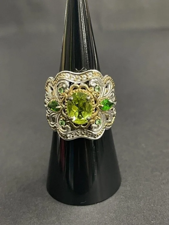 120_Lot_630h_Sterling_silver_filigree_ring_with_green.jpg