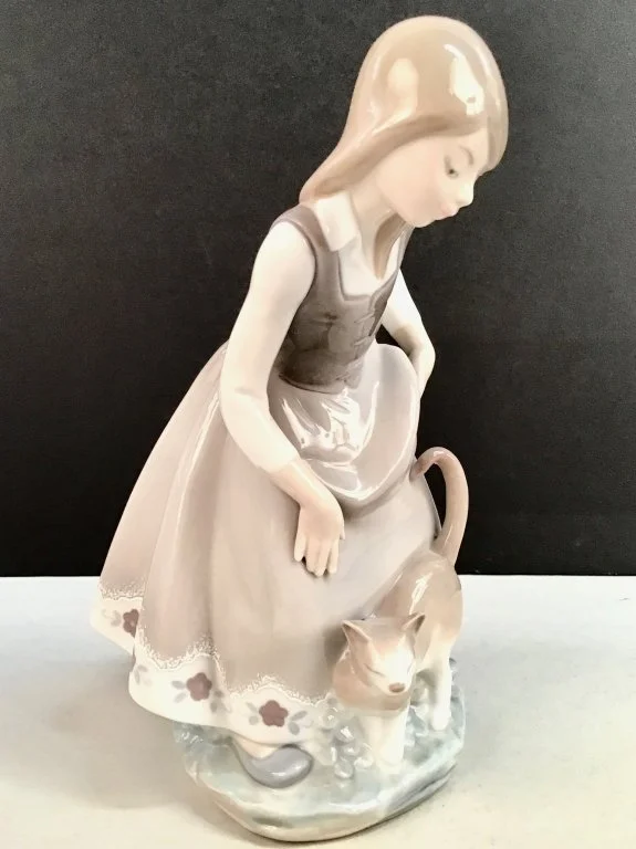 169 - Lot 513 - Vintage Lladró Little Girl with Cat figure #1187.jpg