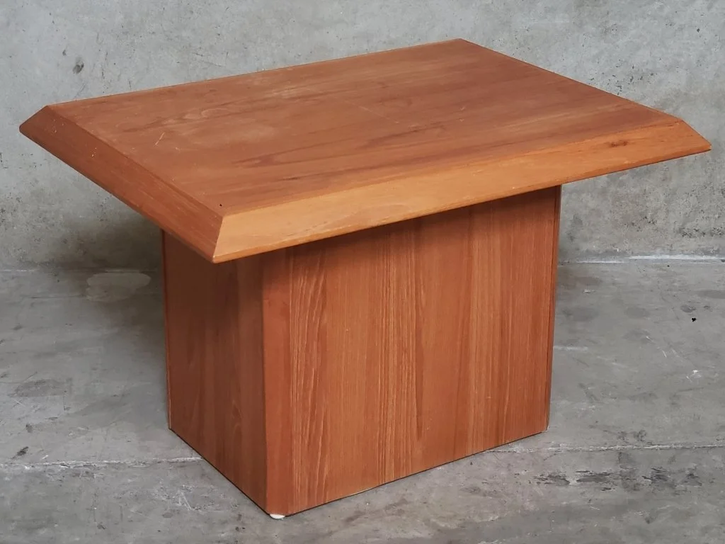 037_Lot_81_Vejle_Stole_og_Mbelfabrik_teak_veneer_coffee.jpg