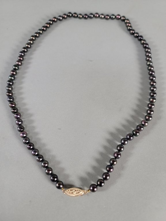 016 - 508 Peacock pearl and 14k gold necklace.jpg