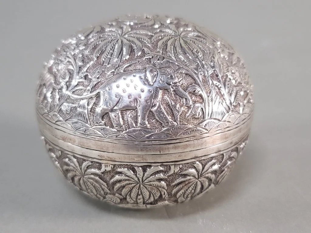 098 - Lot 438 - Vintage silver spherical trinket box.jpg