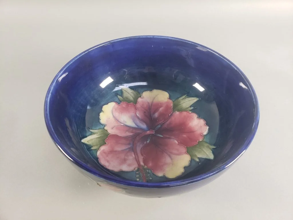 177_Lot_20_Moorcroft_pottery_Hibiscus_bowl.jpg