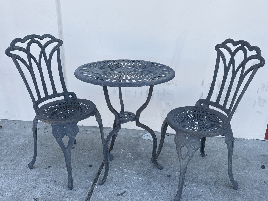 051 - Lot 139 - Vintage aluminum and iron ice cream parlor set.jpg