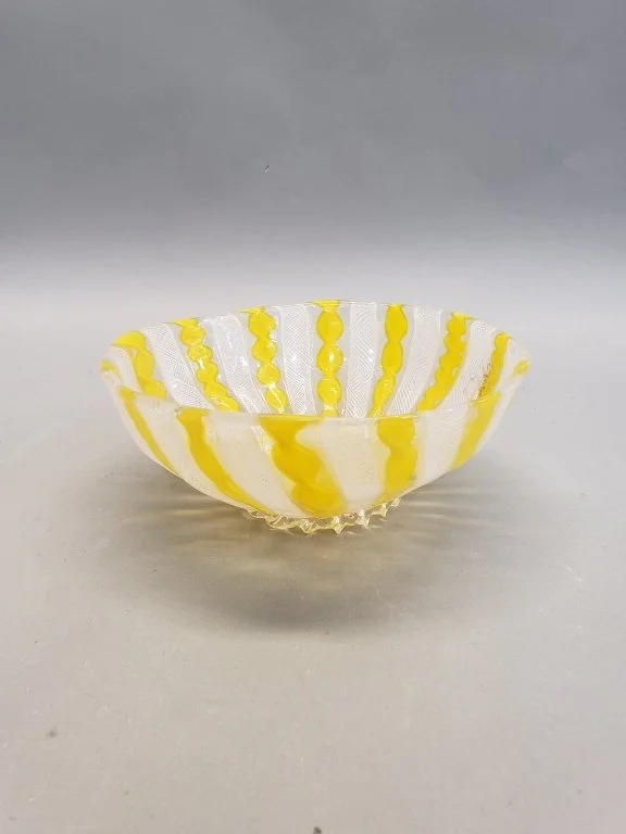 197_Lot_105_Mid-century_Modern_style_art_glass_bowl.jpg