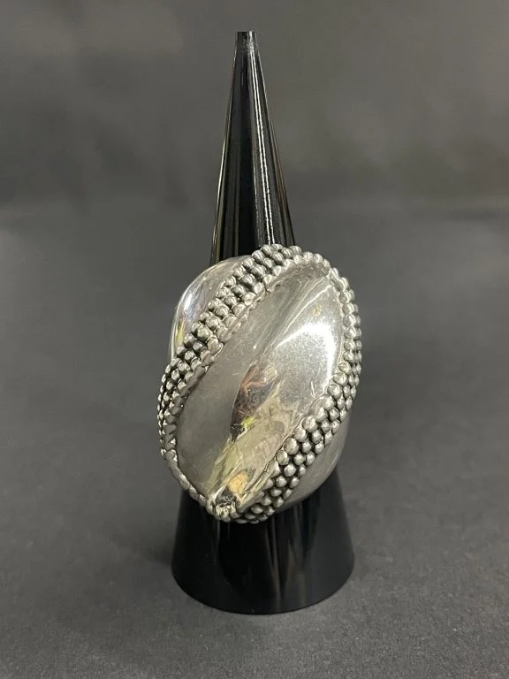 131_Lot_444h_Vintage_sterling_silver_statement_ring.jpg