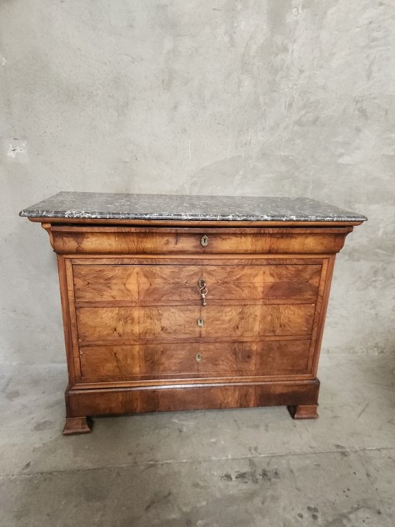 047_Lot_269_Antique_Victorian_dresser.jpg