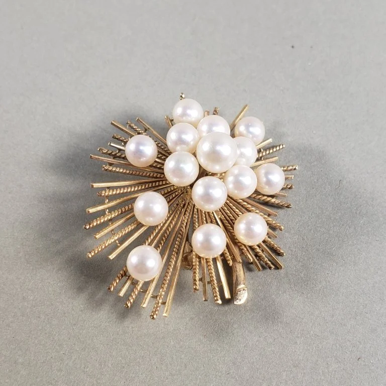 011_Lot_485_14K_gold_brooch_with_a_cluster_of_pearl.jpg