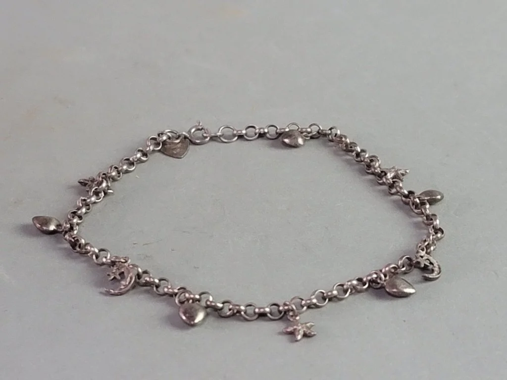 081 - Lot 258 - Sterling silver charm bracelet.jpg