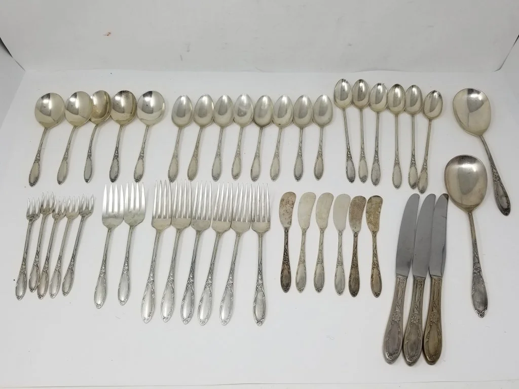 006_Lot_369_43-piece_Heirloom_sterling_silver_flatware_set.jpg