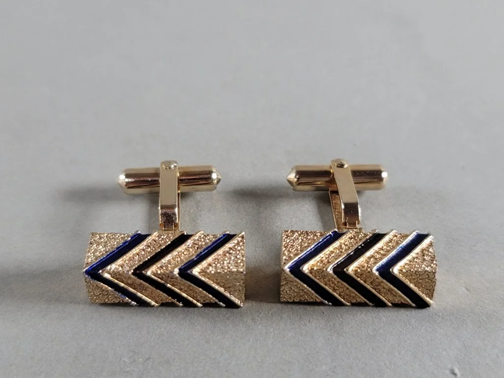 077_Lot_500_Christian_Dior_gold_tone_cufflinks.jpg