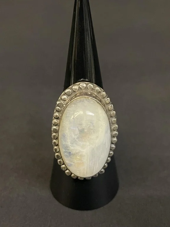 078 - Lot 444h - Vintage sterling silver and moon stone ring.jpg
