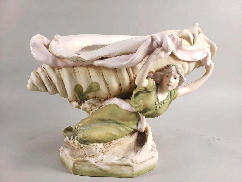 200_Lot_579_Royal_Dux_porcelain_figural_center_piece.jpg