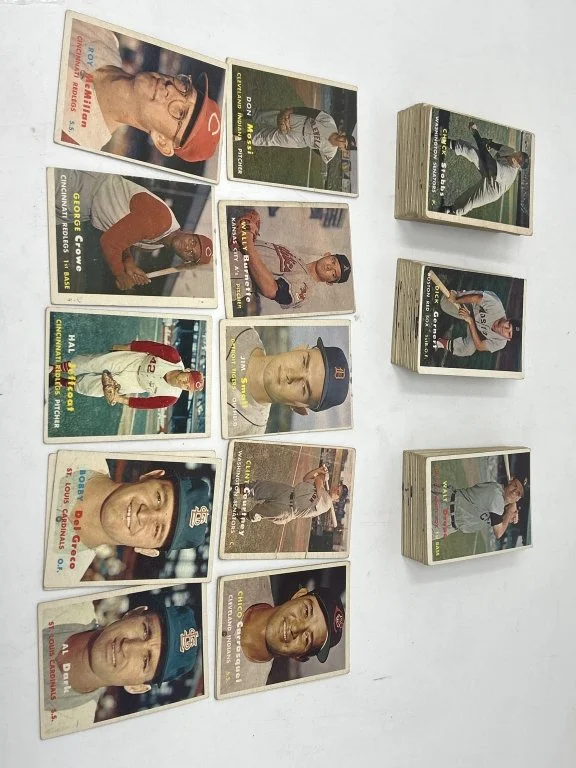 077 - Lot 253 - Group of 1957 Topps baseball cards.jpg