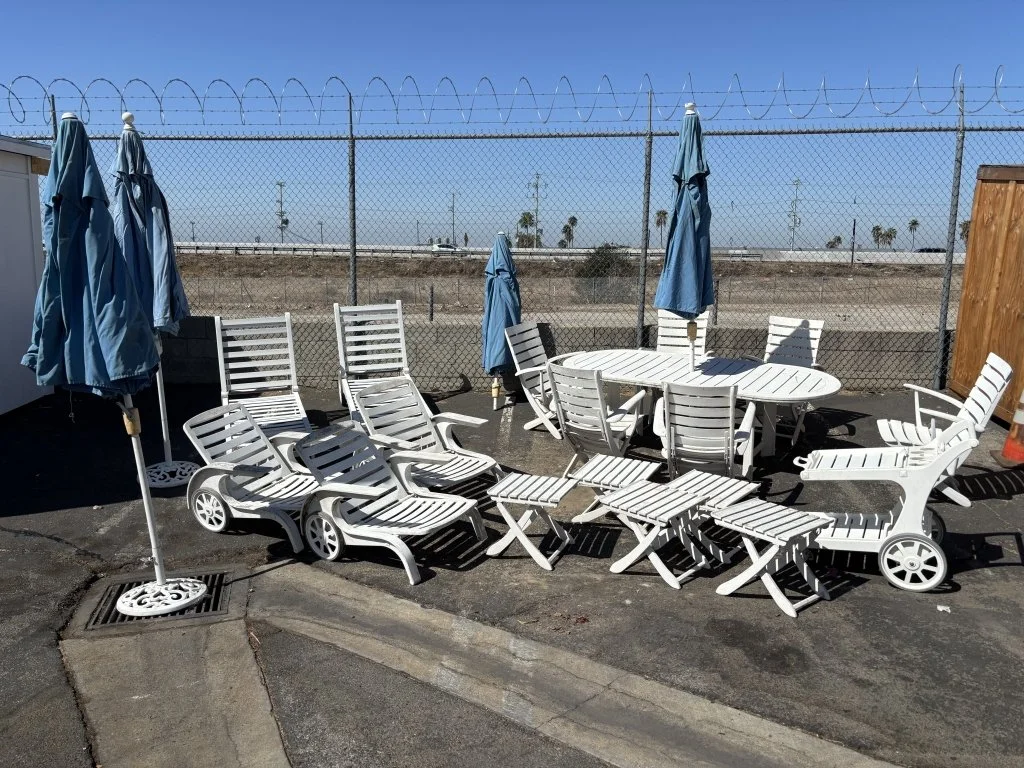 012_Lot_401u_Triconfort_Riviera_patio_set_from_Overboard.jpg