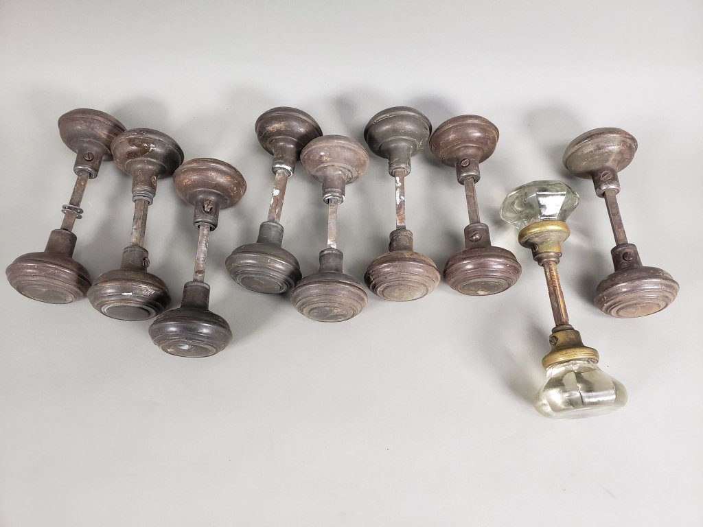 128_Lot_396_Antique_doorknobs.jpg