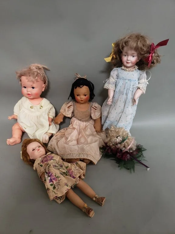 140_Lot_507_Group_of_antique_and_vintage_dolls.jpg