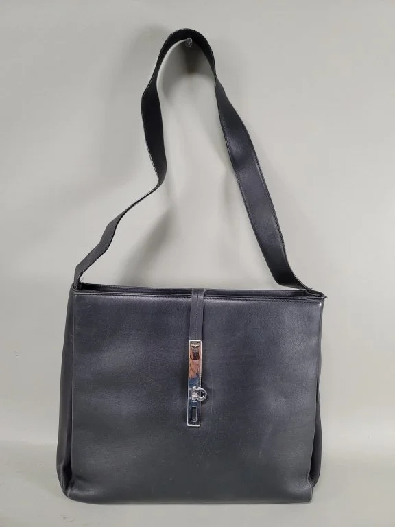 105 - 547 Salvatore Ferragamo leather shoulder bag.jpg
