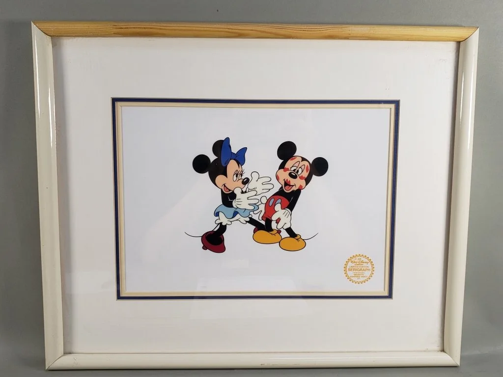 052_Lot_27_Disney_limited_edition_Minnie_Loves_Mickey.jpg