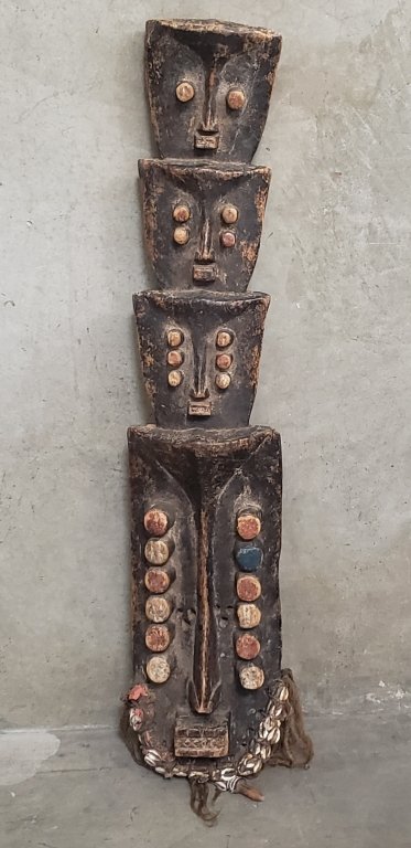 074 - Lot 187 - Grebo war mask from Liberia.jpg