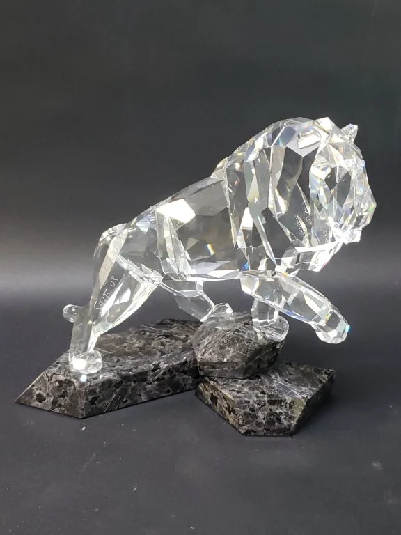094_Lot_666_Swarovski_Soulmates_Spirit_of_Nobility_lion_figurine.jpg