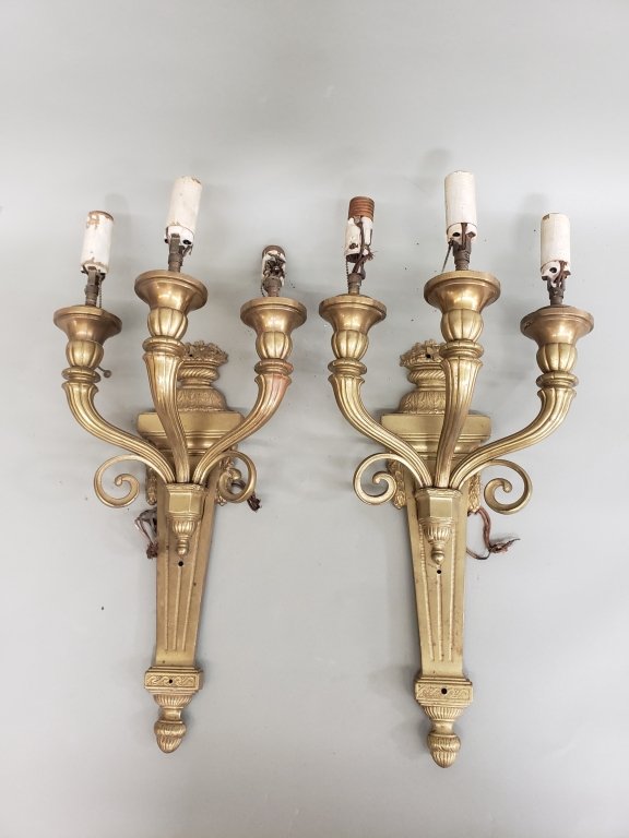 064_Lot_442_Pair_of_French_Neoclassical_style_bronze_sconces.jpg