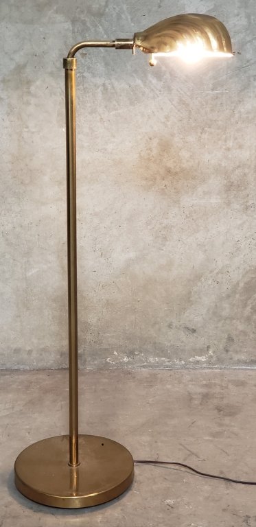 116_Lot_96_Mid-century_brass_floor_lamp_with_clamshell.jpg