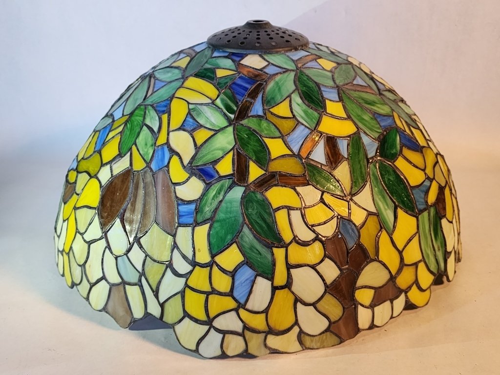 134_Rank_134_Lot_467h_Vintage_stained_glass_floral_lamp_shade,_as-is.jpg