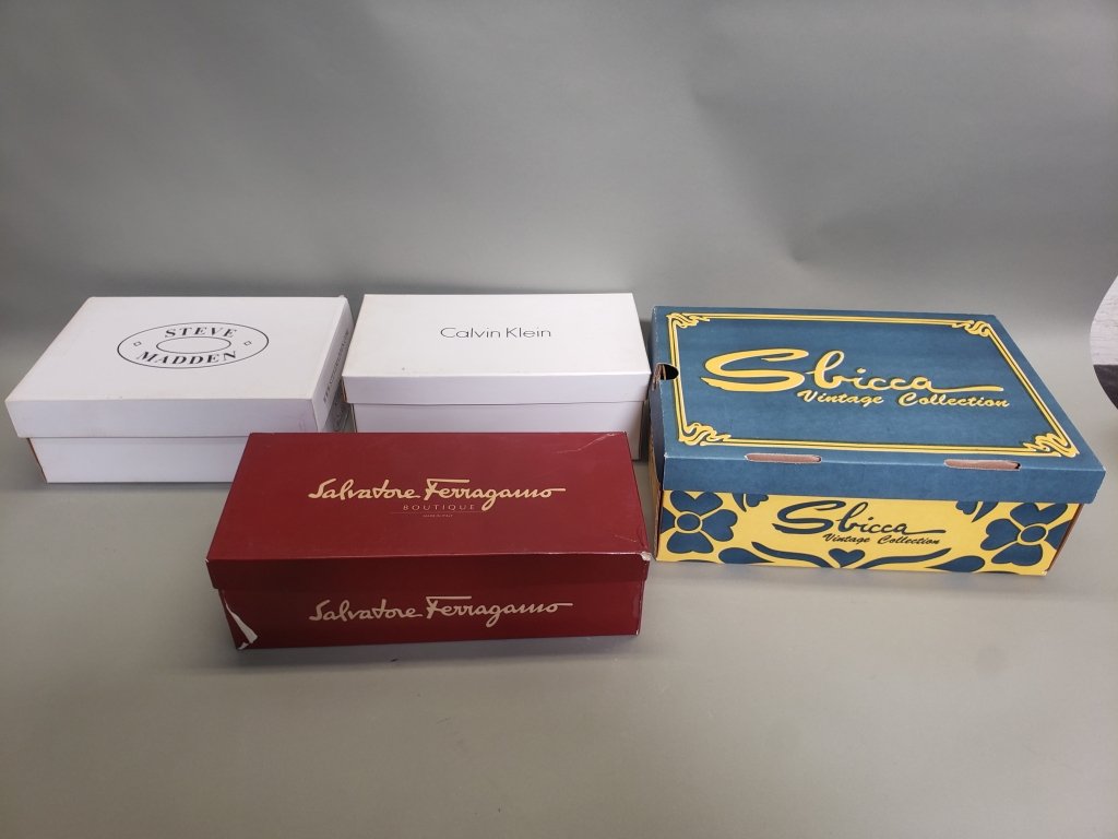 104 - 477 Group of women's shoes, Salvatore Ferragamo,.jpg