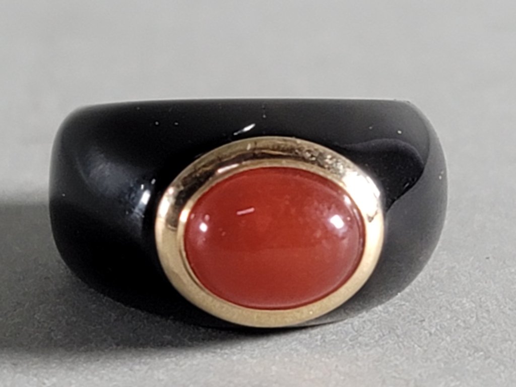 036_Lot_520_Sophie_Buhai_style_carnelian_Moon_Ring_onyx.jpg