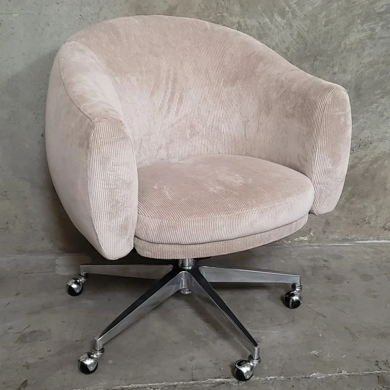 171_Lot_162_Mix_and_Home_Co.,_LTD_upholstered_office_chair.jpg