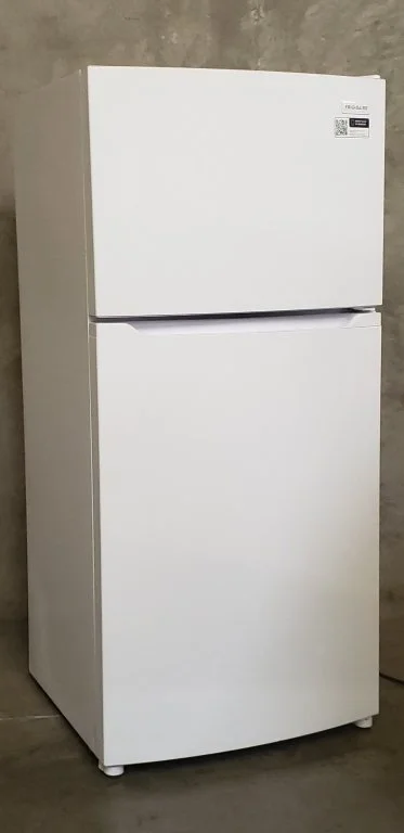 021_Lot_186_Frigidaire_refrigerator.jpg