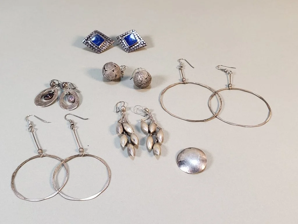 134_Lot_427_Vintage_silver_earrings.jpg