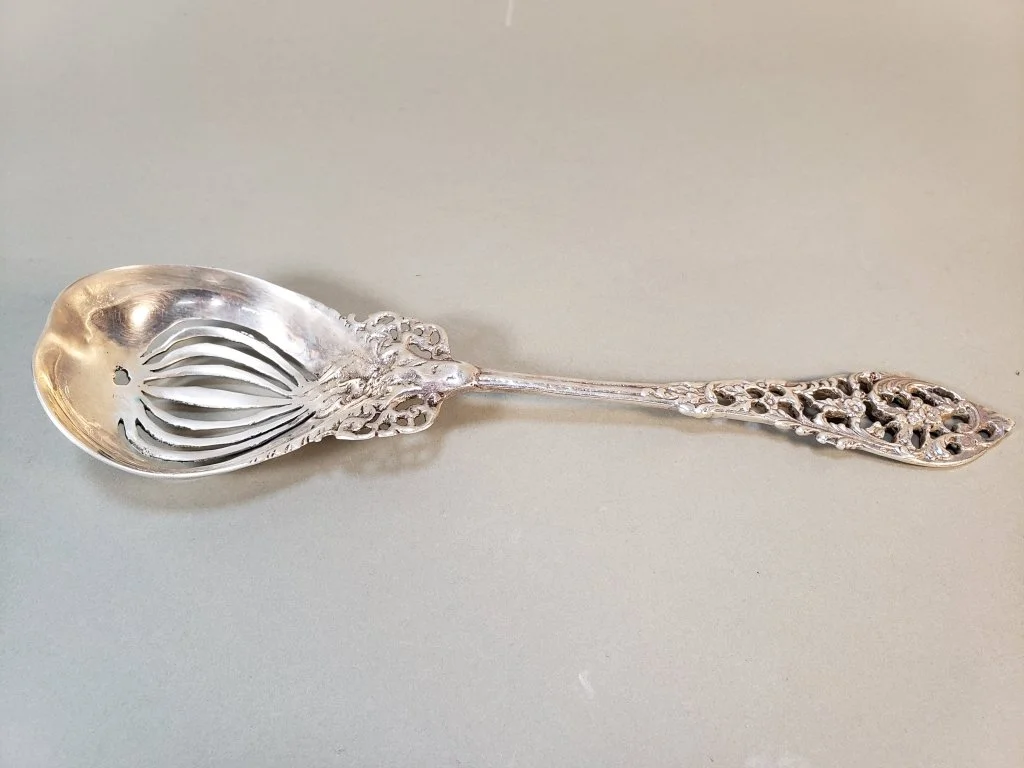 052_Lot_153_Antique_sterling_silver_pierced_almond_scoop.jpg