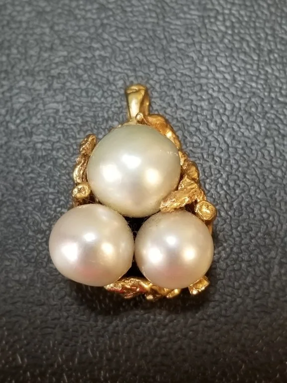 031_Lot_175_14k_rose_gold_pearl_cluster_pendant_scratch.jpg