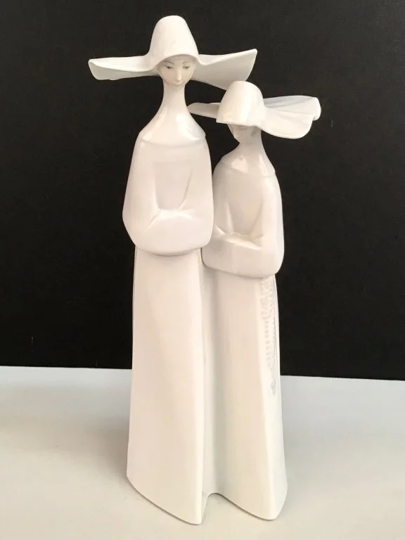 157 - Lot 511 - Vintage Lladró Nuns figure #4611.jpg