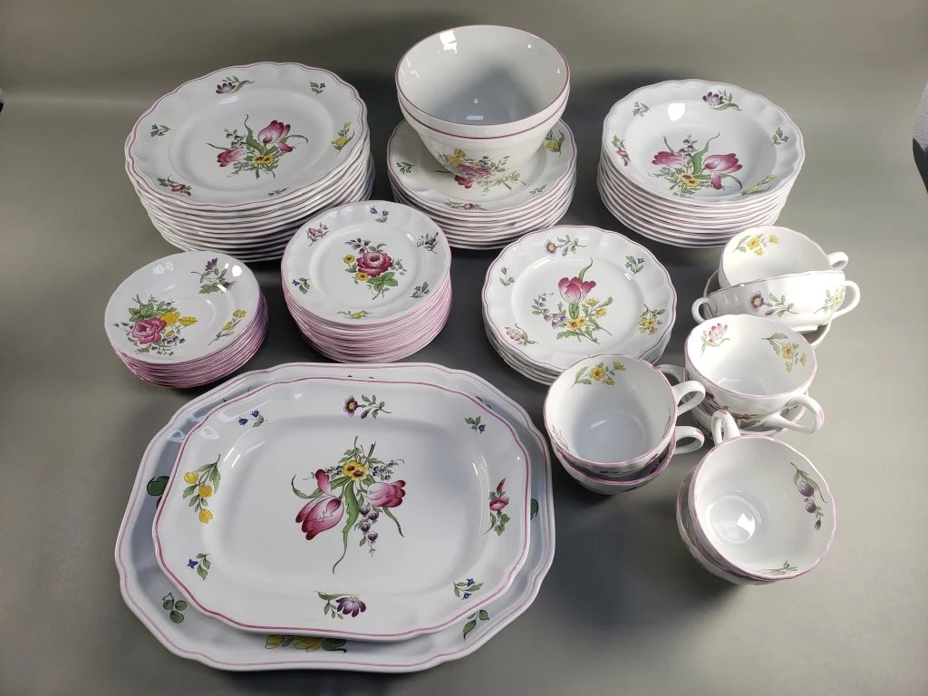 047 - Lot 142 - 65 piece vintage spode Marlborough Sprays.jpg