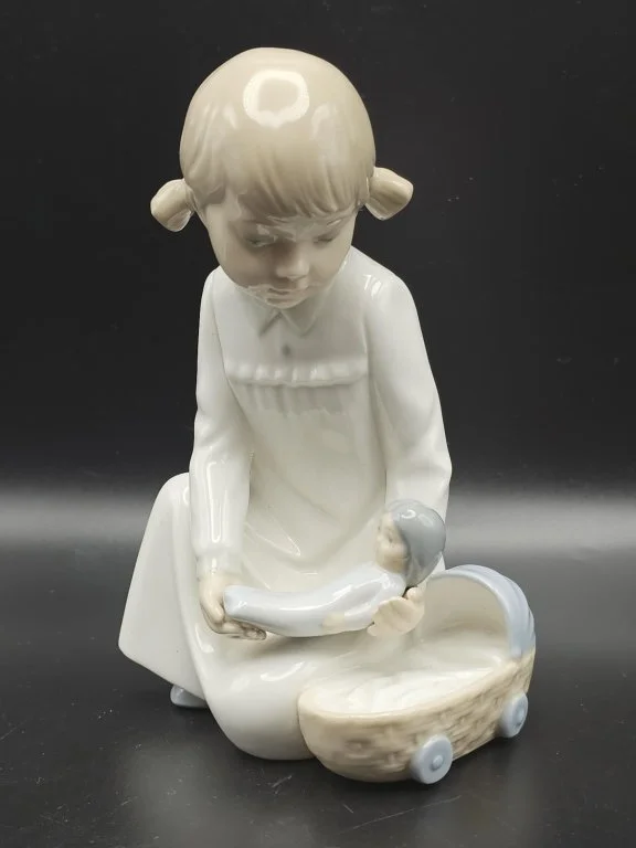 171 - Lot 422h - Vintage 1970s retired Zaphir by Lladró porcelain Pretending figurine.jpg