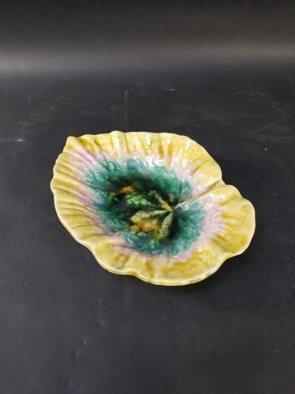090 - Lot 79 - Antique Etruscan Majolica begonia dish.jpg