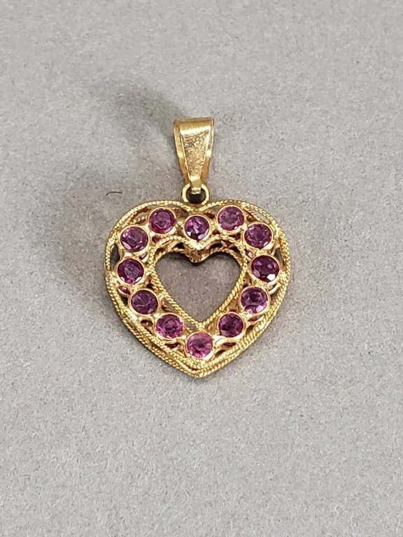 014_Lot_32_18k_gold_filigree_heart_pendant_with_pink_rubies.jpg