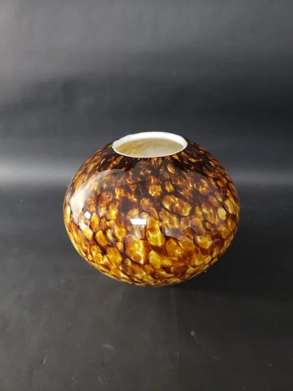 158_Lot_562_Hand_blown_art_glass_vase.jpg