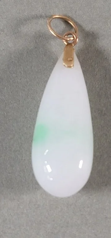 117_Lot_222_Jade_and_14k_gold_pendant.jpg