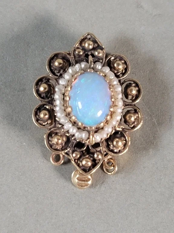 042 - Lot 126 - 14k gold, opal, and pear necklaces clasp.jpg