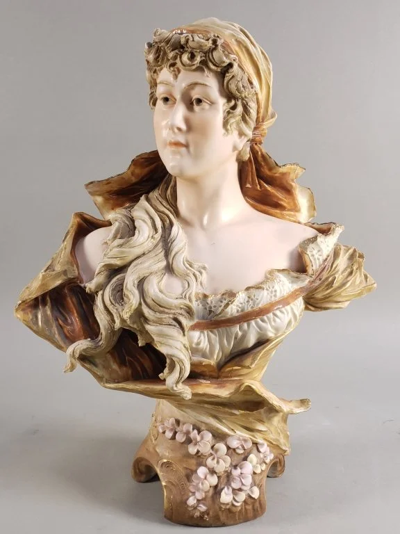 072_Lot_575_Antique_Depose_Turn_Wien_porcelain_bust.jpg
