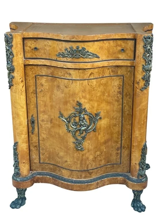 184_Lot_481h_Antique_French_style_commode_cabinet_with_brass.jpg